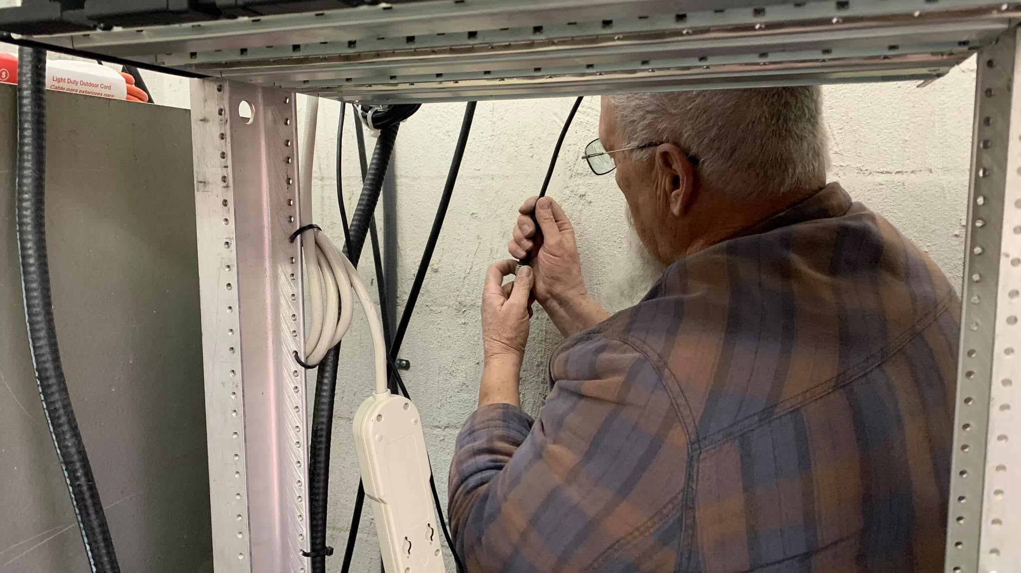 Scott K7RSW inspecting repeater feedline.